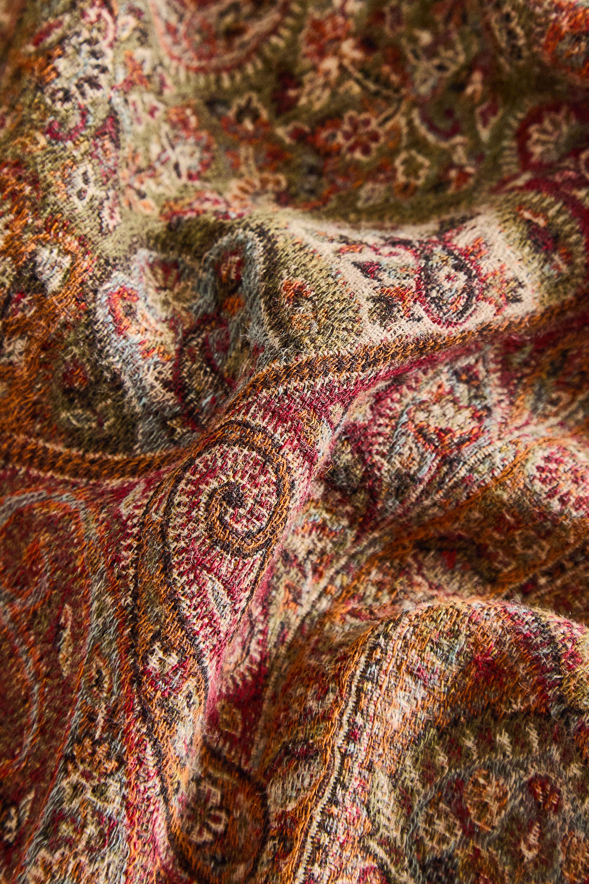 PAISLEY JACQUARD BLANKET